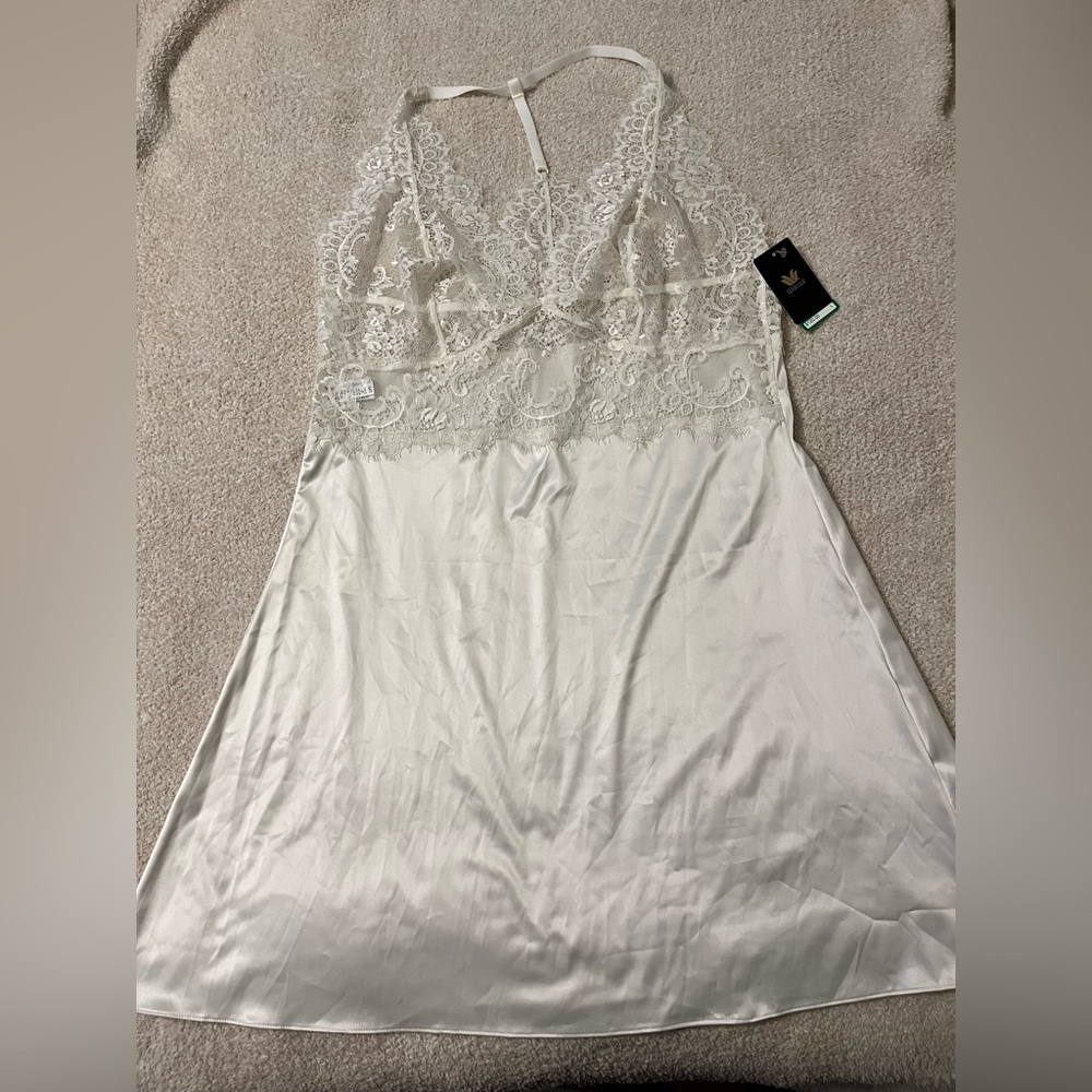 Wacoal nightgown/slip. Creamy white color size Large